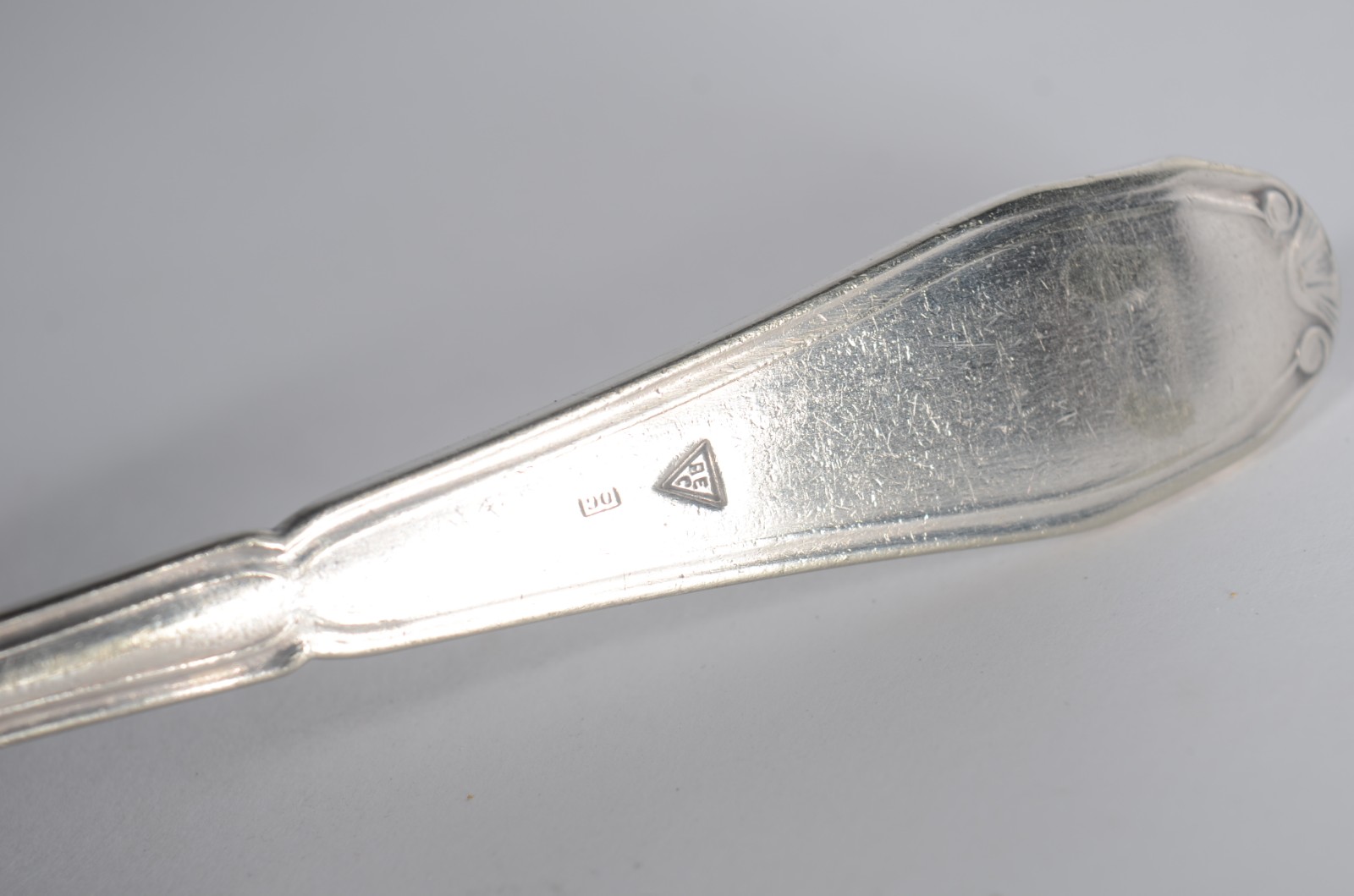 Faqueiro de metal prateado AEC 90, composto de: 8 facas, 11 garfos, 9... - foto 11 de 11
