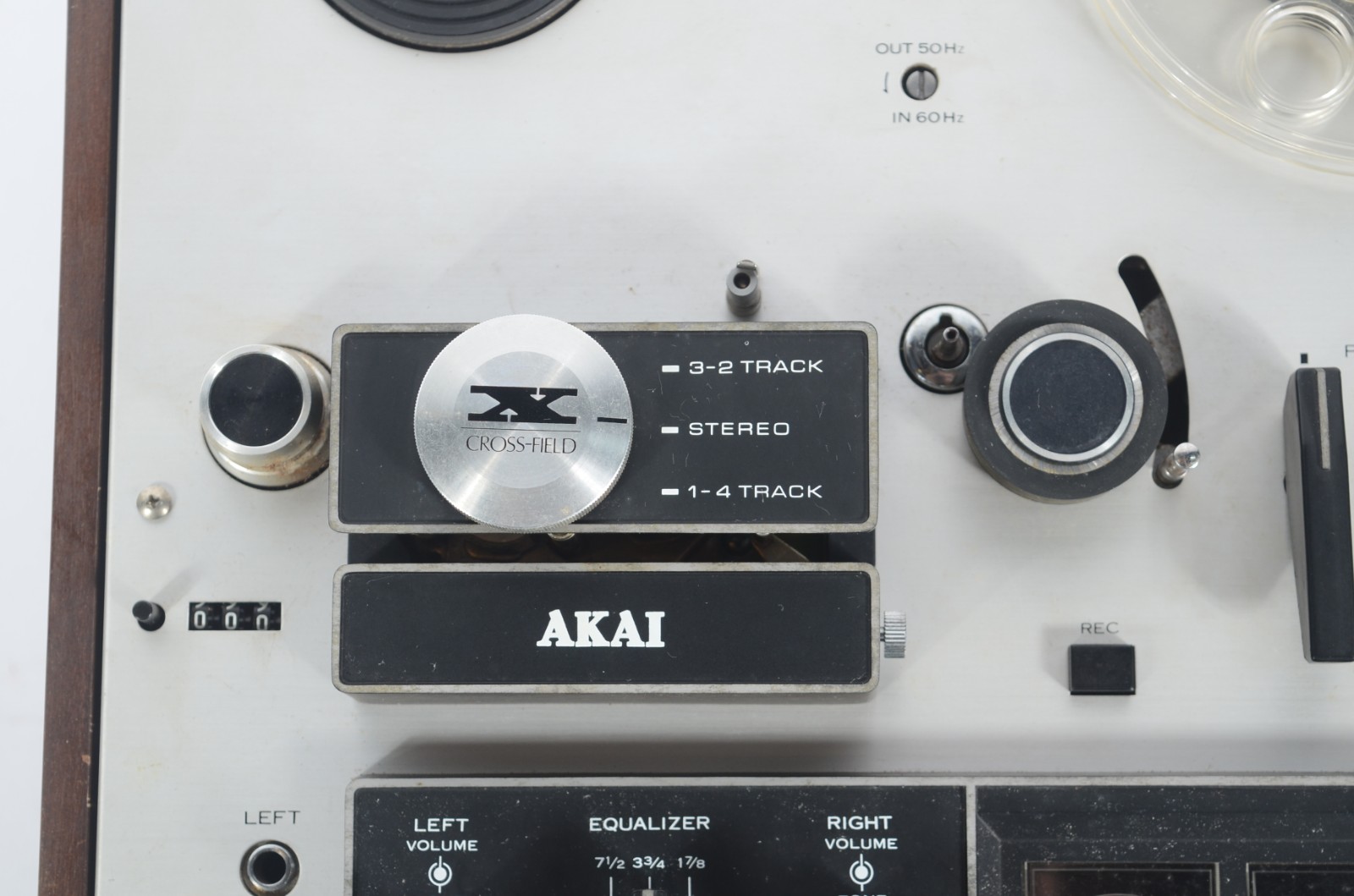 Gravador de rolo, marca Akai x 5000. Acompanham rolos de fitas. No... - foto 7 de 9