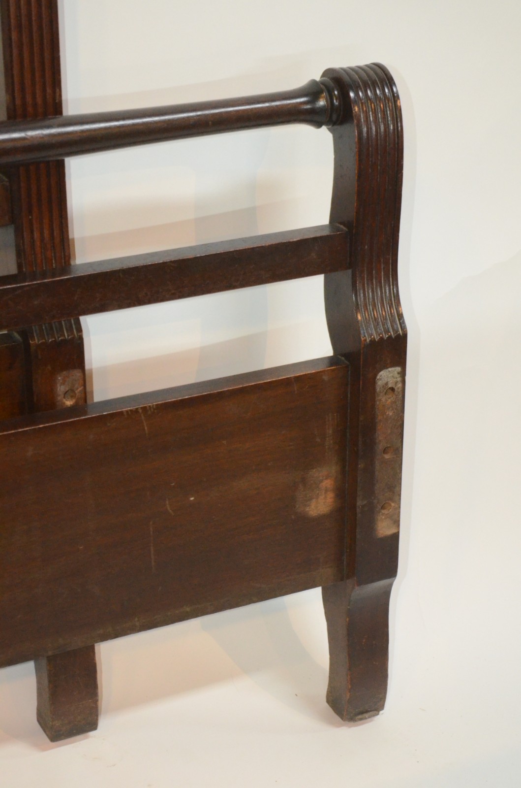 Conjunto de cama de casal e par de mesinhas de cabeceira de madeira... - foto 7 de 11