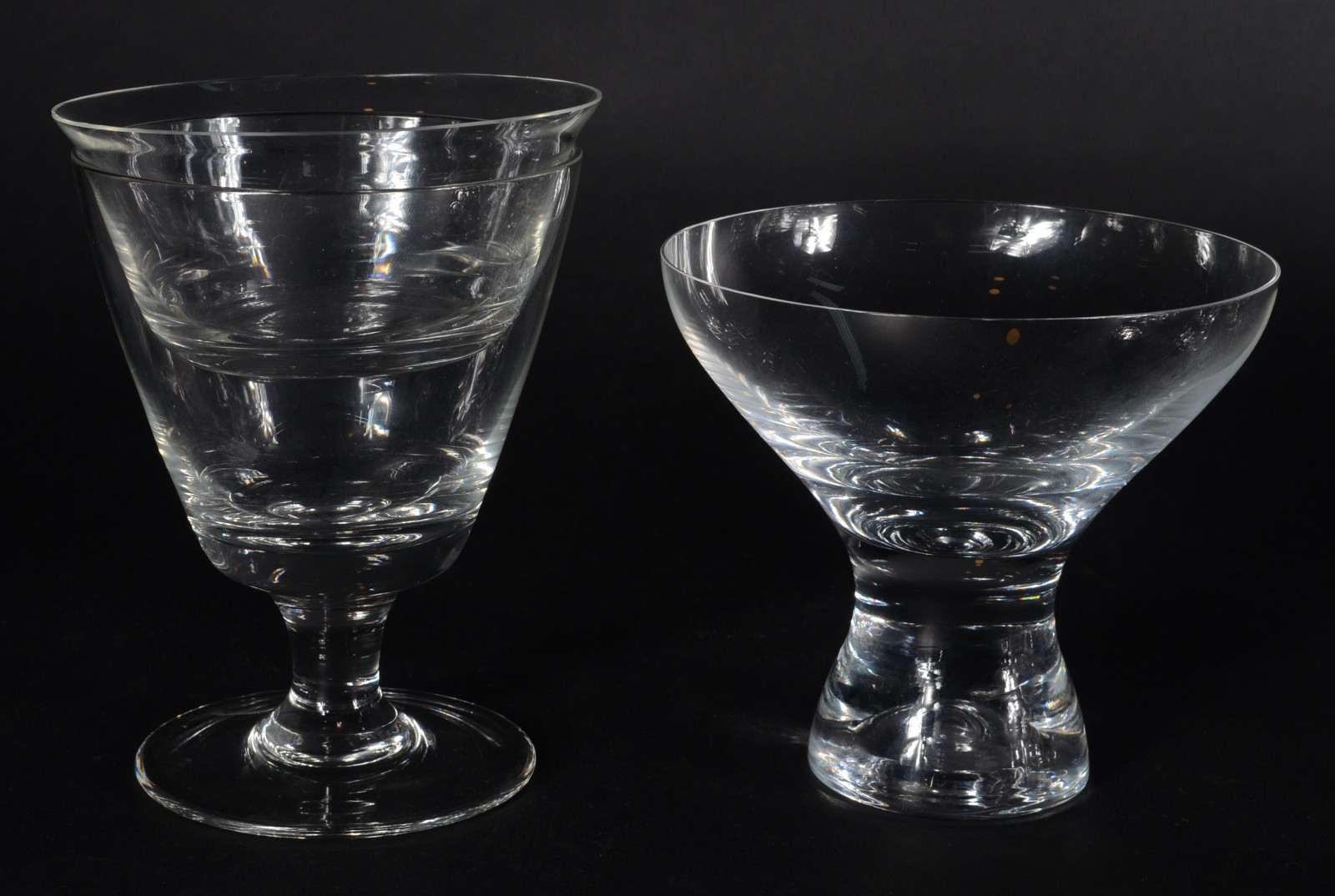 Diversas peças de cristal/vidro, sendo: seis taças para coquetel de... - foto 2 de 6