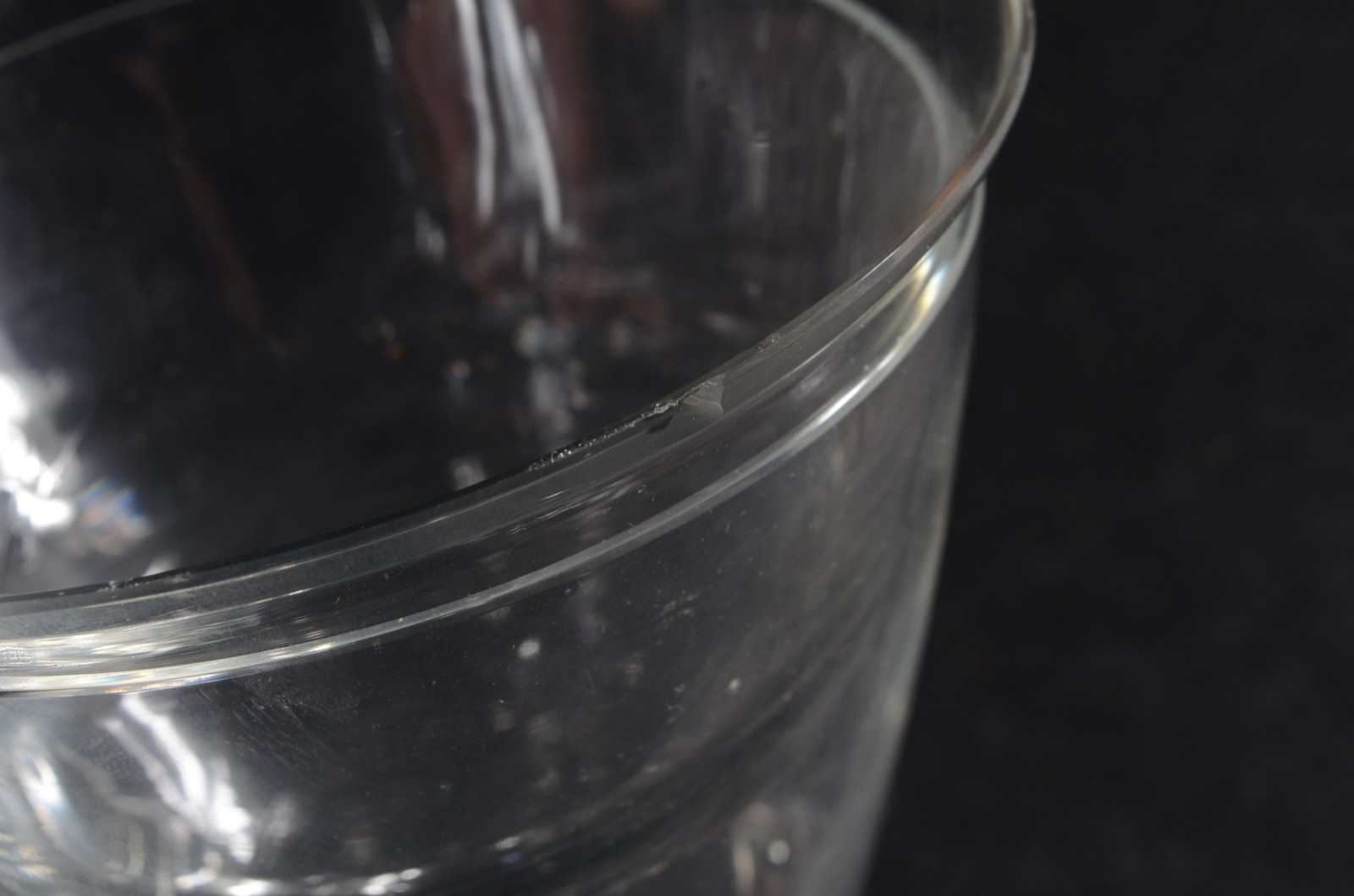 Diversas peças de cristal/vidro, sendo: seis taças para coquetel de... - foto 4 de 6