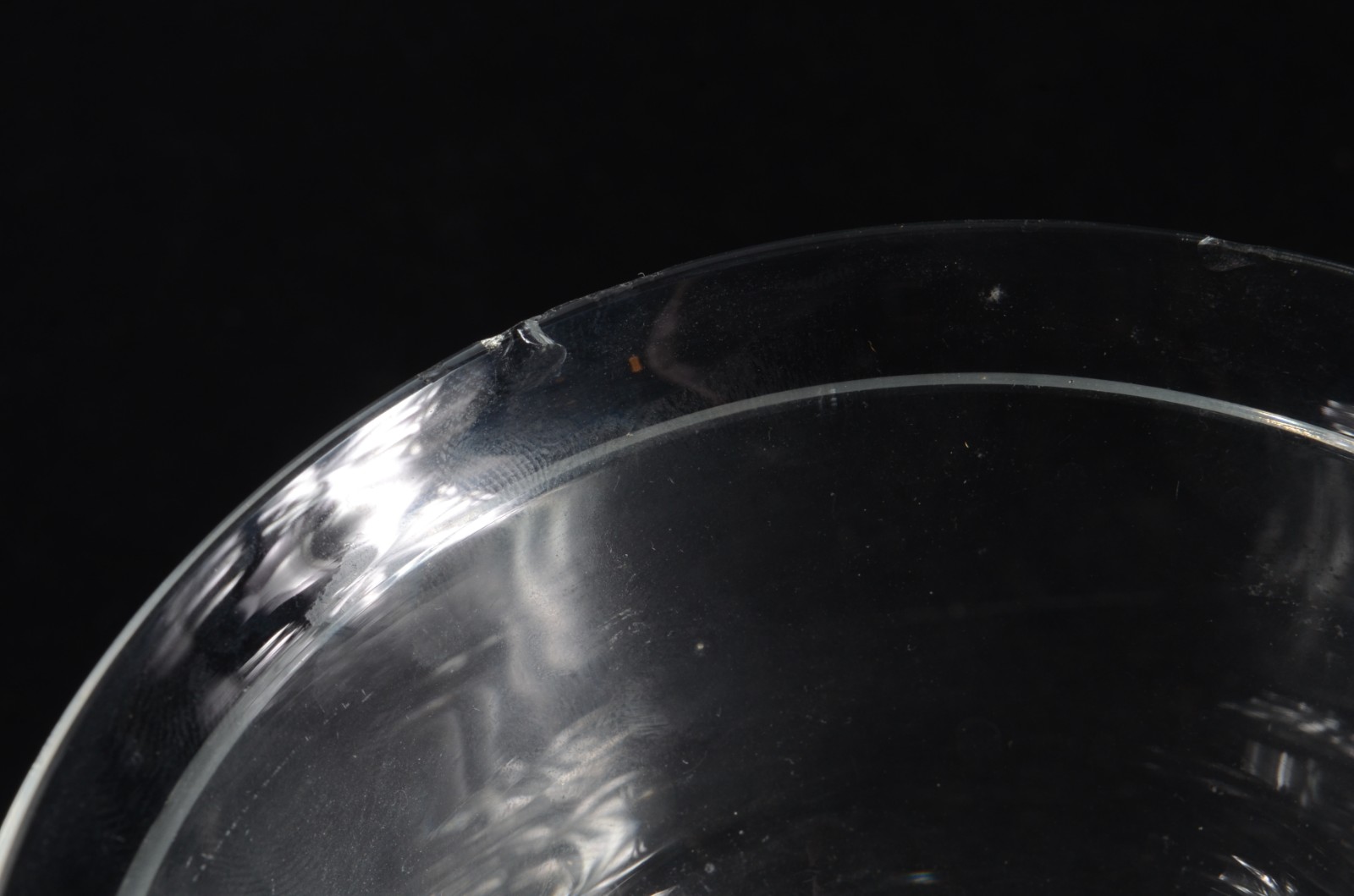 Diversas peças de cristal/vidro, sendo: seis taças para coquetel de... - foto 5 de 6