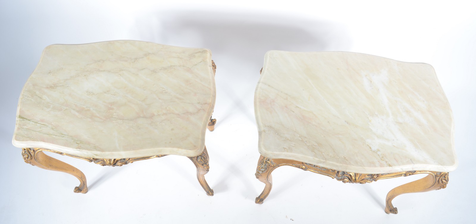 Conjunto de mesa de centro e par de mesas laterais de madeira... - foto 4 de 9