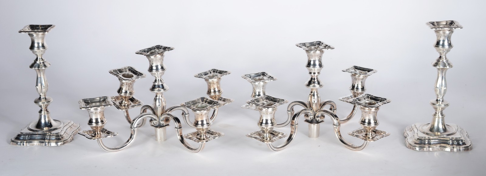 Par de candelabros de prata inglesa, contraste leão passante, para 5... - foto 3 de 5