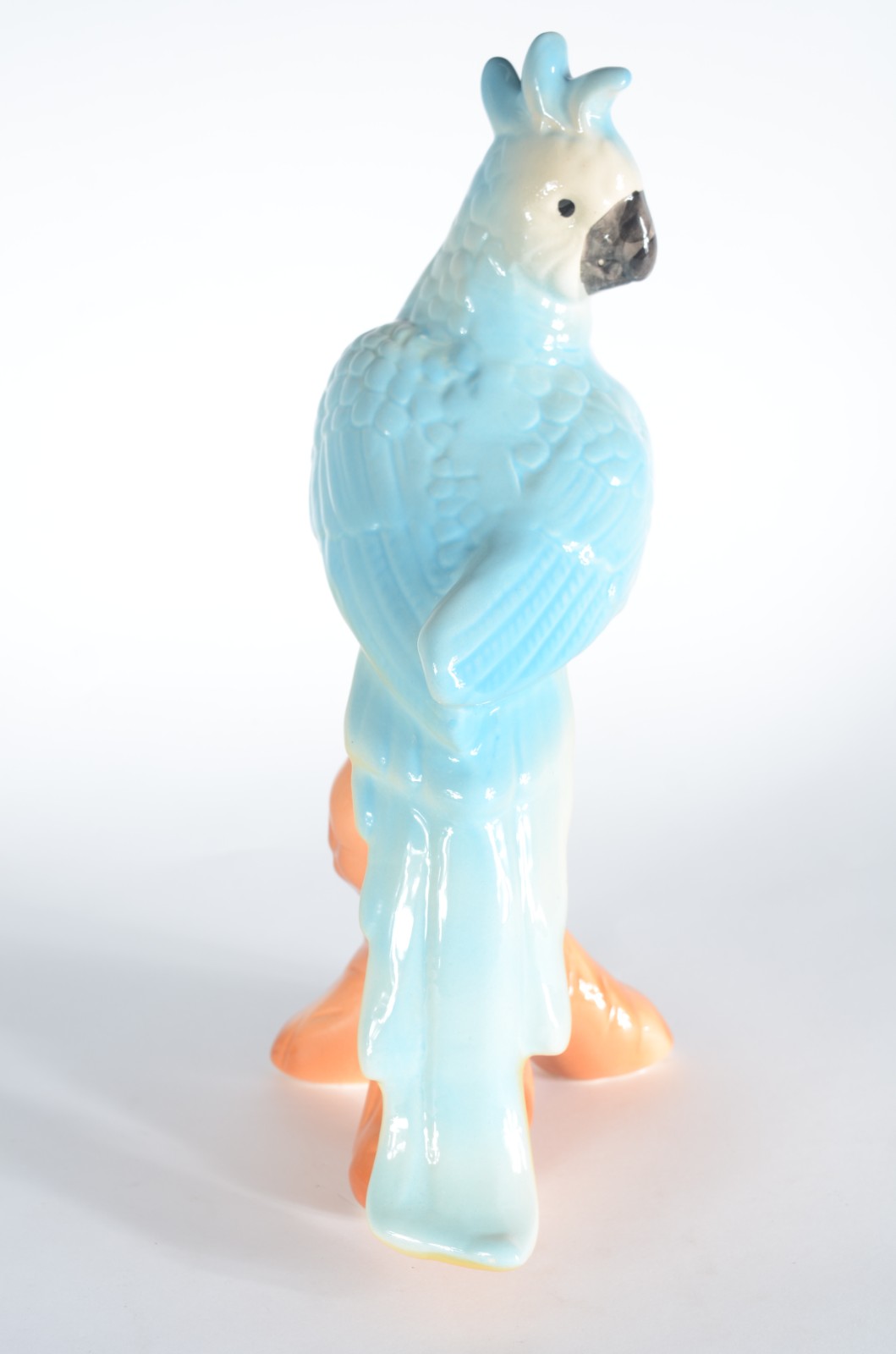 Escultura de porcelana policromada representando cacatua. - foto 6 de 6