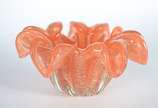 Bowl de vidro decorativo na cor laranja trabalh... - Bowl de vidro decorativo na cor laranja trabalhado em gomos.
