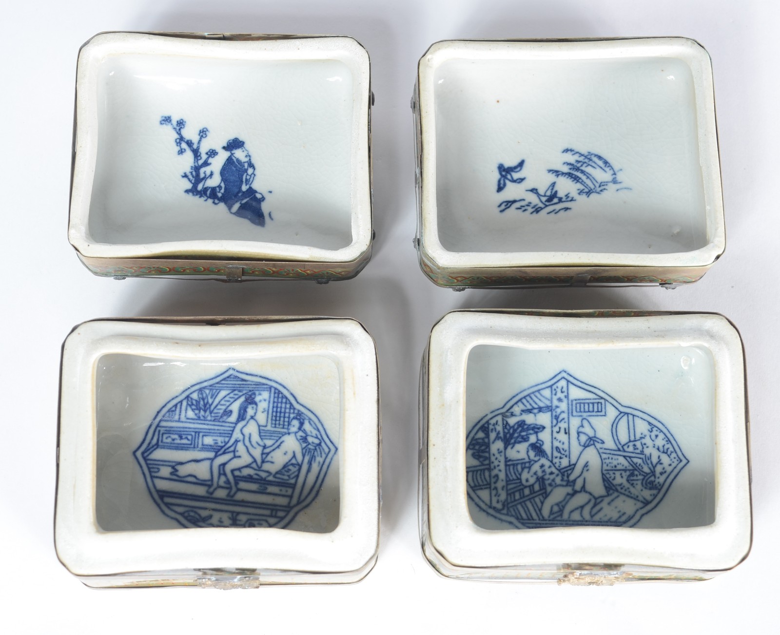 Duas caixas porta jóias de porcelana com cenas eróticas. - foto 3 de 4