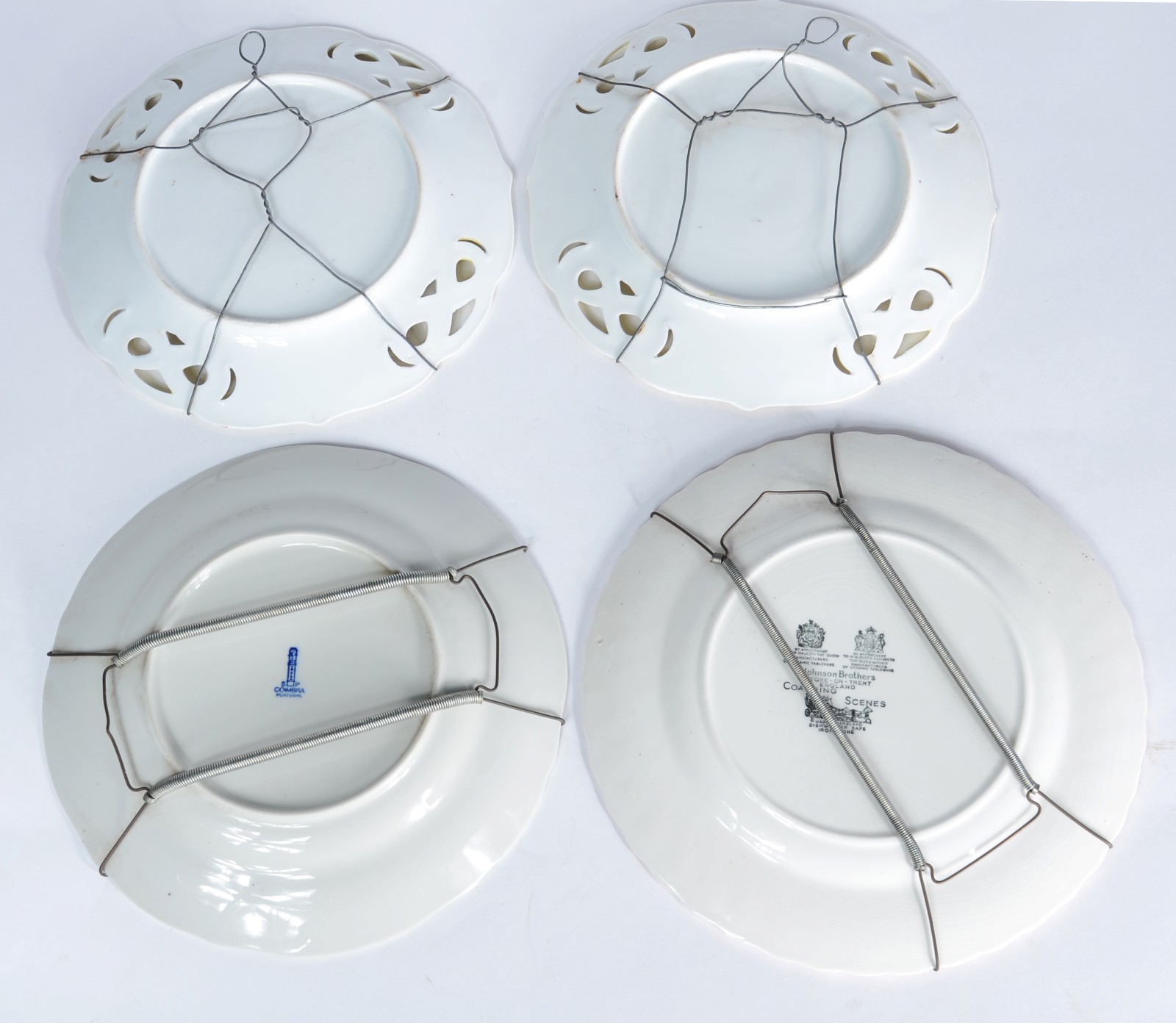 Quatro pratos diversos de porcelana, sendo um português Coimbra... - foto 2 de 4