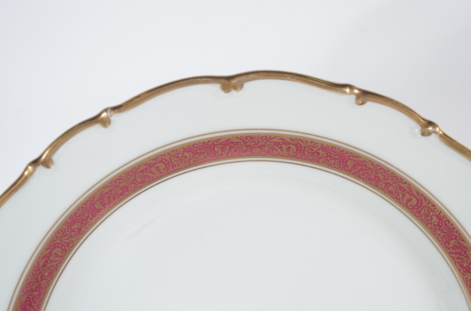 Aparelho de jantar de porcelana tcheca branca com tarja na cor rosa... - foto 2 de 7