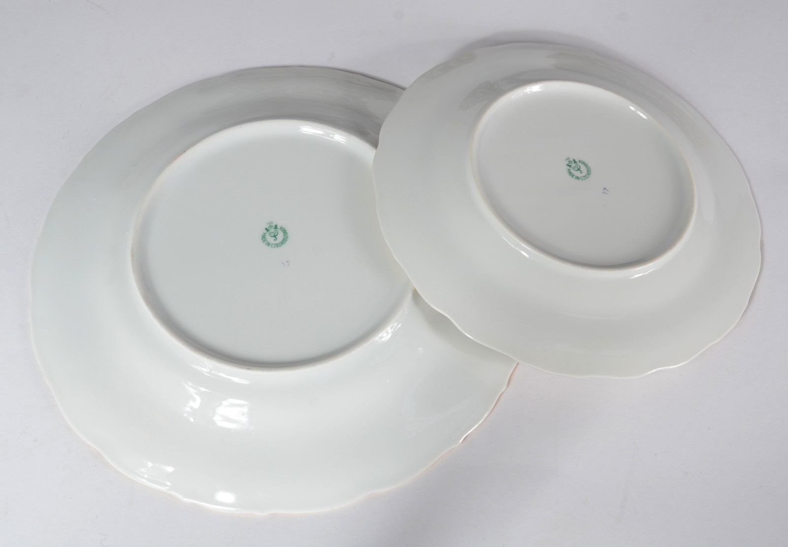 Aparelho de jantar de porcelana tcheca branca com tarja na cor rosa... - foto 3 de 7