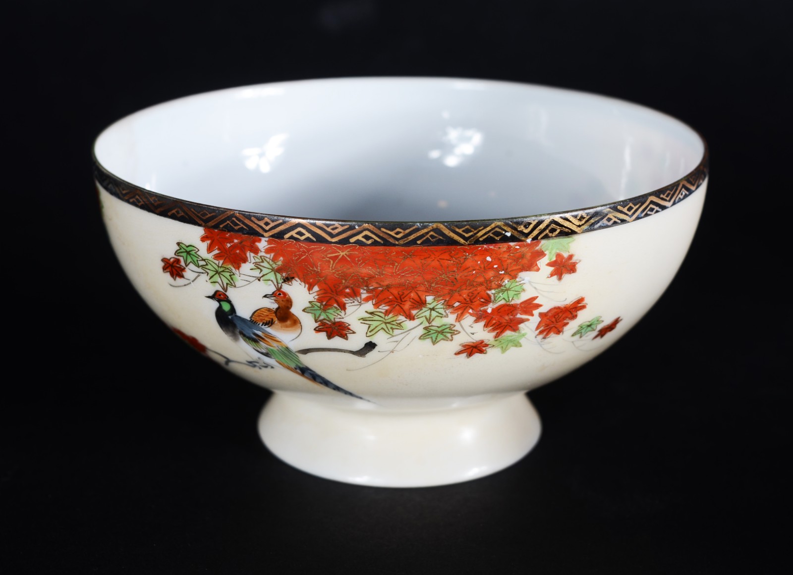 Pequeno serviço de porcelana oriental para chá e bolo, na cor bege... - foto 7 de 8