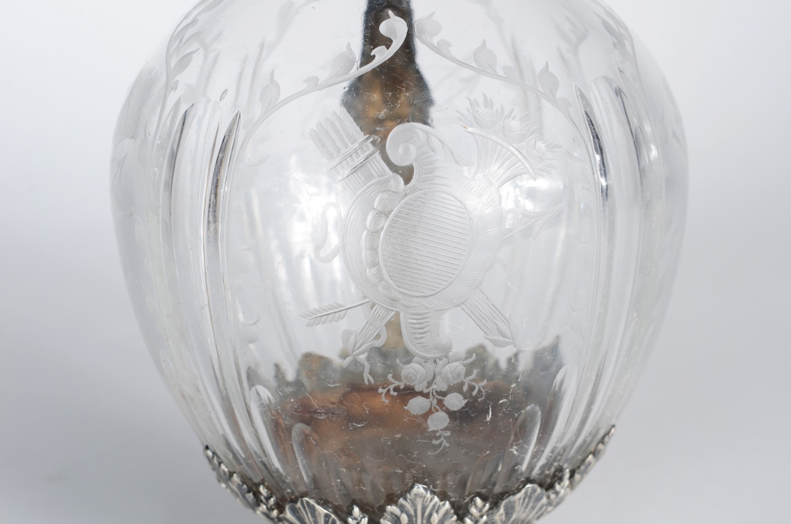 Jarra (Claret Jug) de cristal lapidado com base, alça, guarnição e... - foto 7 de 9