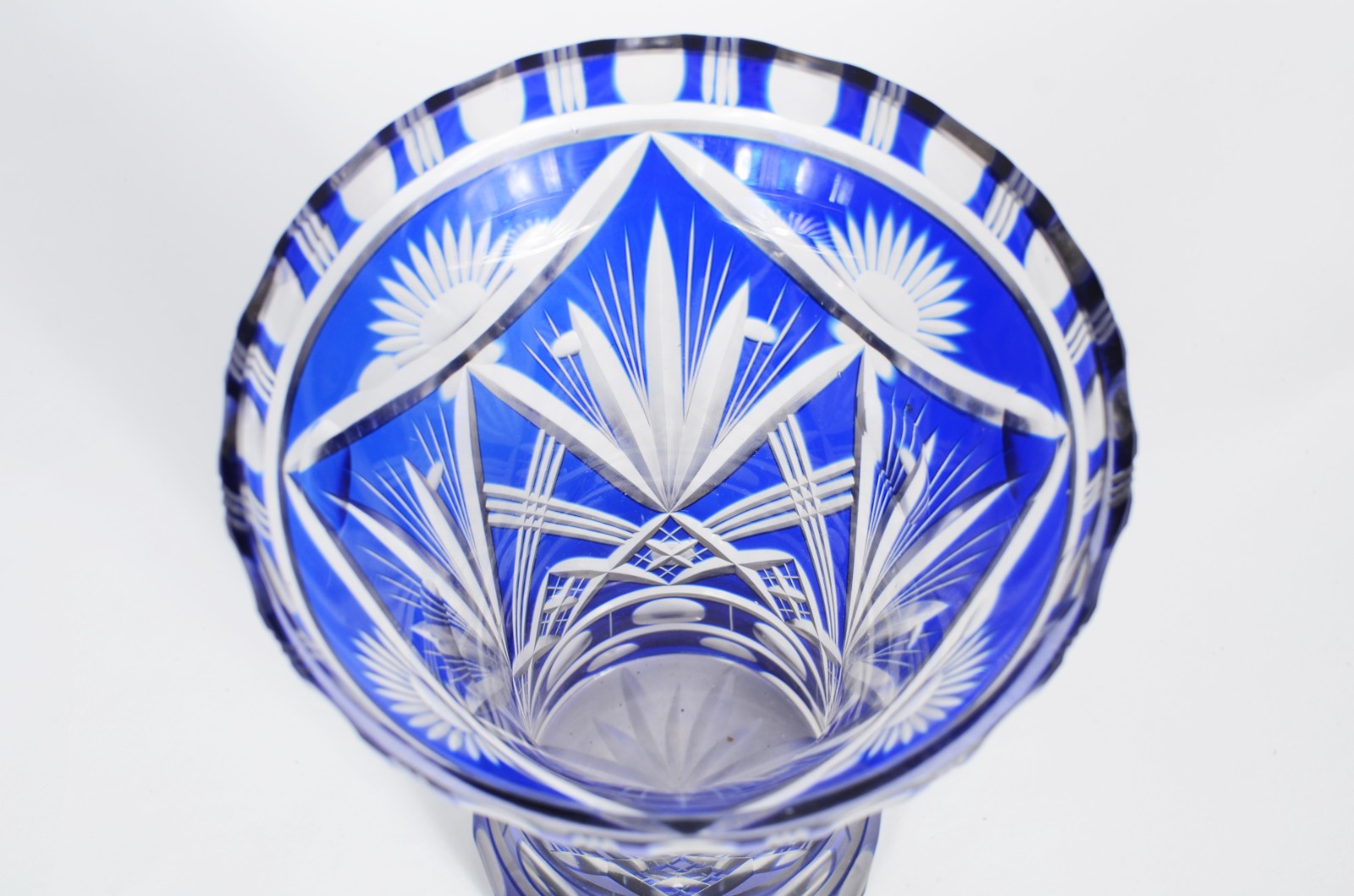 Vaso de cristal doublé azul lapidado. - foto 2 de 3