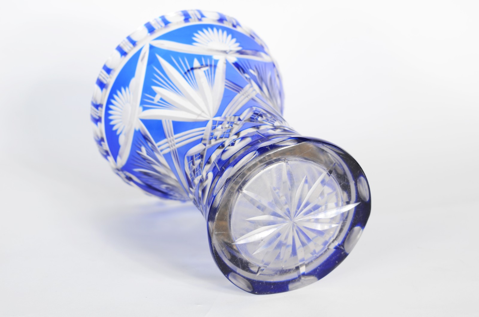 Vaso de cristal doublé azul lapidado. - foto 3 de 3