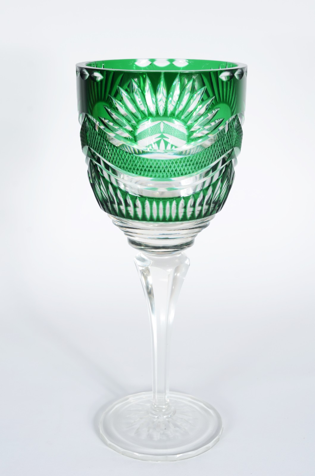 Grande taça de cristal doublé verde lapidada. - foto 1 de 4