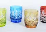 Conjunto com 6 copos para whisky de cristal dou... - Conjunto com 6 copos para whisky de cristal doublé lapidado, diversas cores.