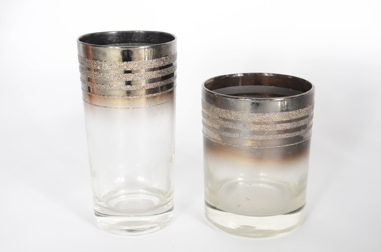 Conjunto com 11 copos longos e 12 copos baixos de cristal com listras... - foto 2 de 3