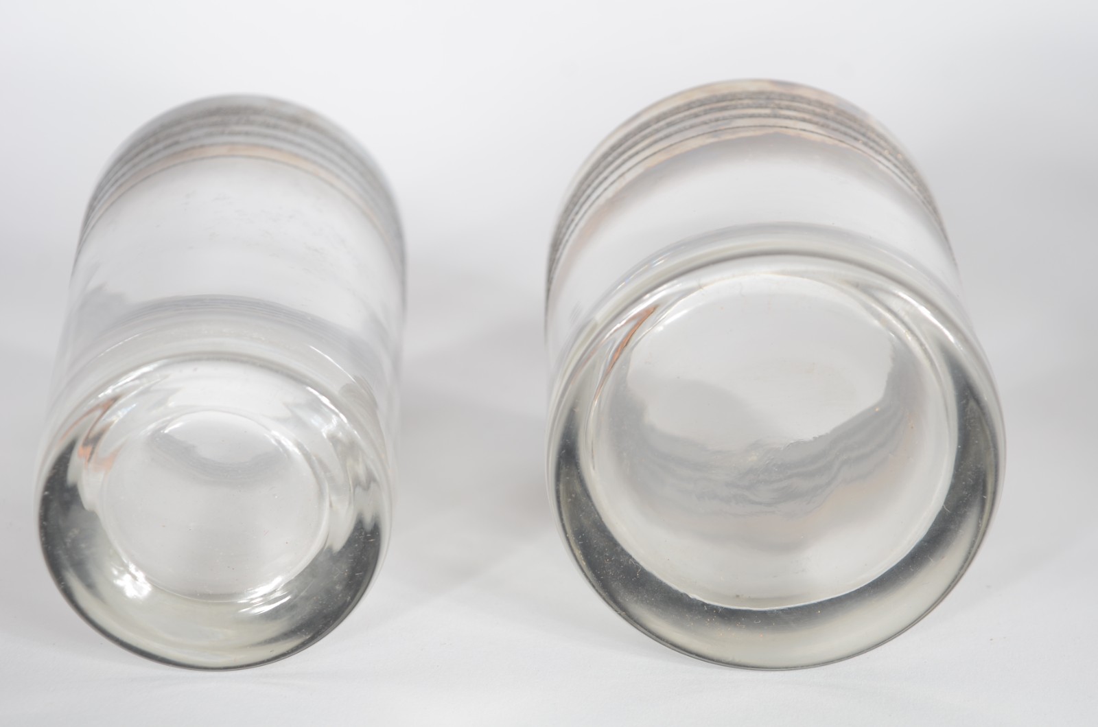 Conjunto com 11 copos longos e 12 copos baixos de cristal com listras... - foto 3 de 3