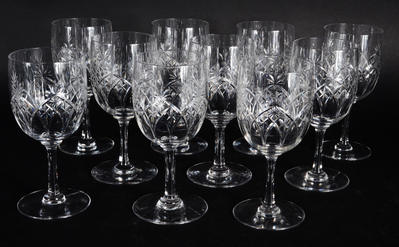 Conjunto com 10 taças para vinho tinto de cristal lapidado. - foto 1 de 2