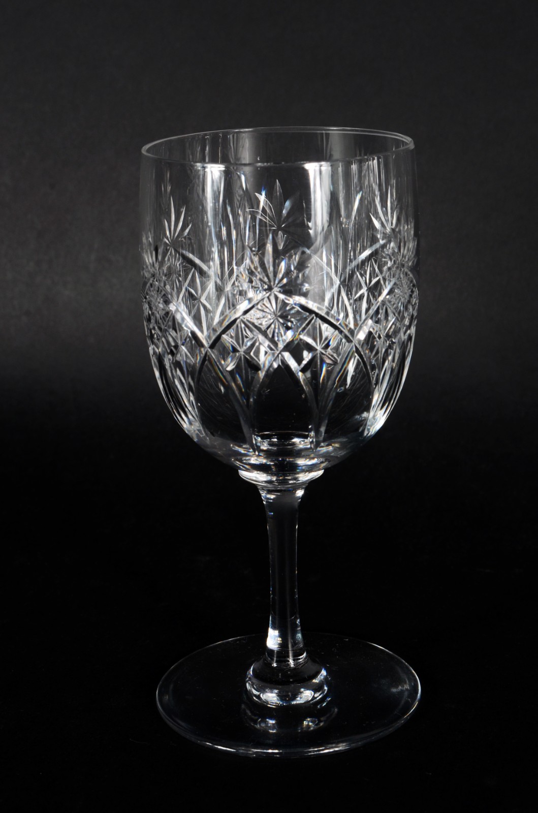 Conjunto com 10 taças para vinho tinto de cristal lapidado. - foto 2 de 2