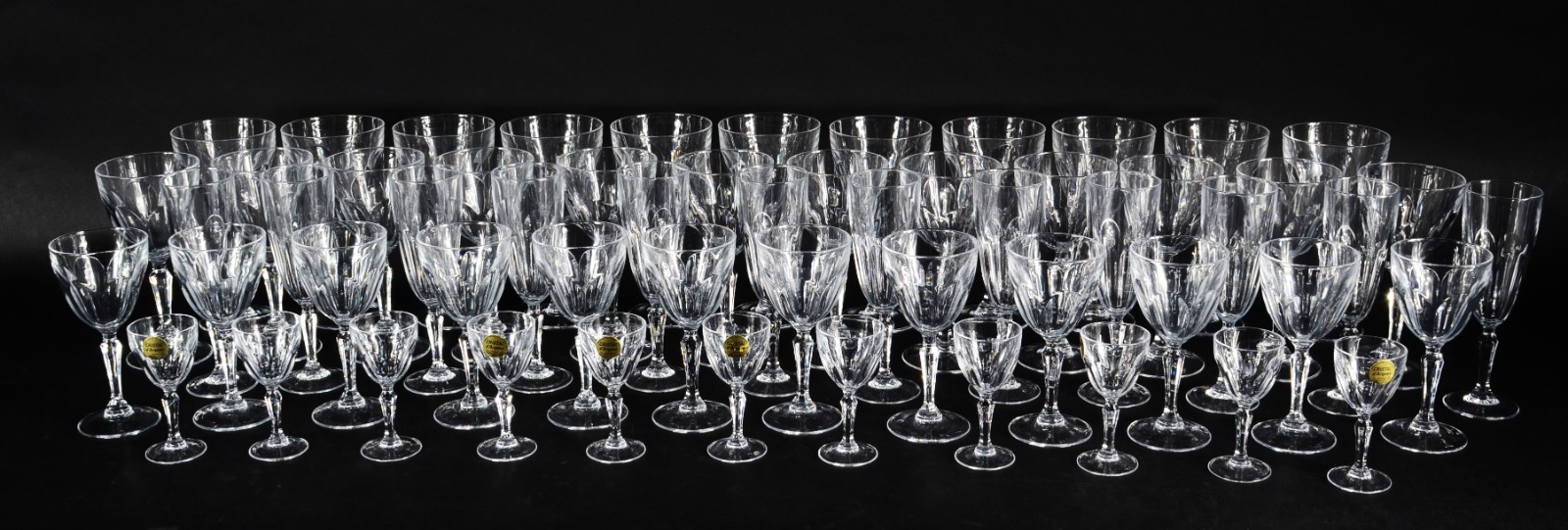 Serviço de cristal francês D'arques, composto de: 11 taças para água... - foto 1 de 3