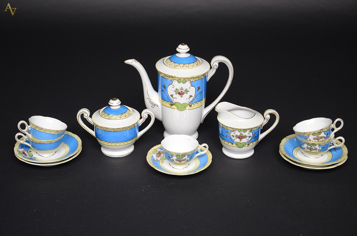 Serviço de café de porcelana japonesa composto de 5 xícaras com... - foto 1 de 2