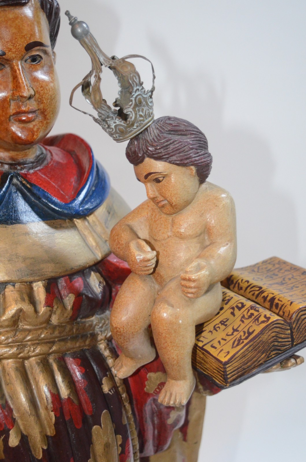 Santo Antonio com Menino - Imagem de madeira policromada com realces... - foto 2 de 7