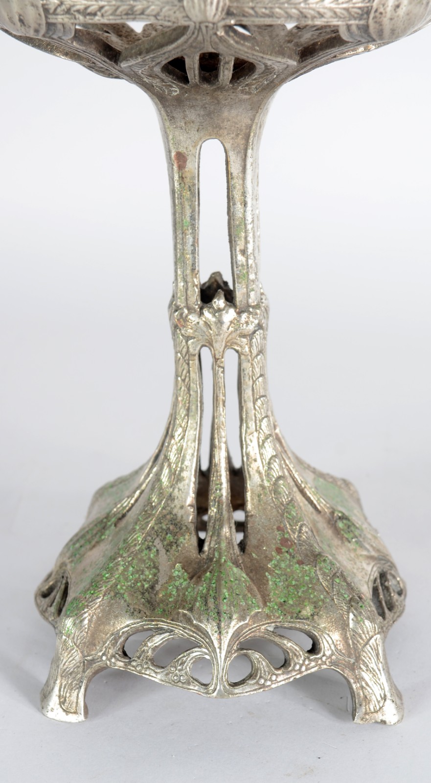Fruteira com base de metal prateado, estilo Art Nouveau, prato de... - foto 2 de 5