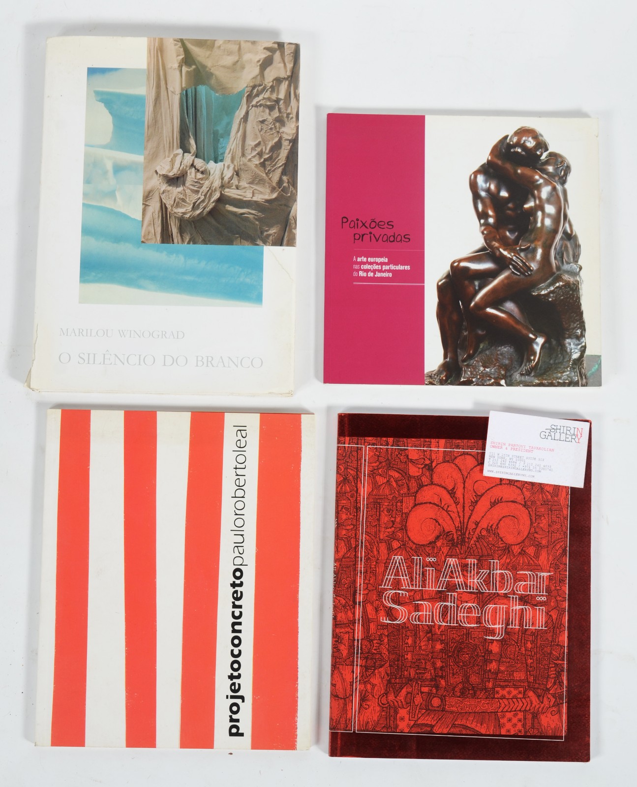 Quatro livros: A) O silêncio do Branco - Marilou Winograd B) Leal... - foto 1 de 2