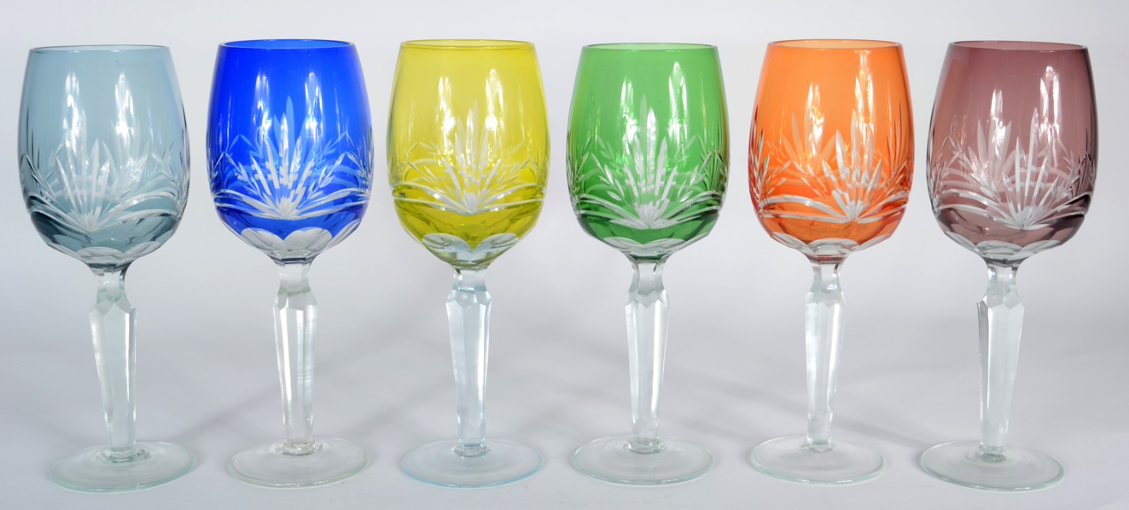 Conjunto com 6 cálices para vinho de cristal doublé lapidado... - foto 1 de 3