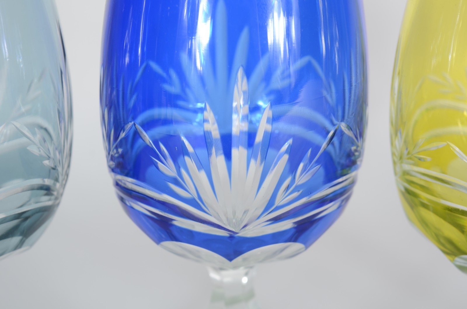 Conjunto com 6 cálices para vinho de cristal doublé lapidado... - foto 2 de 3