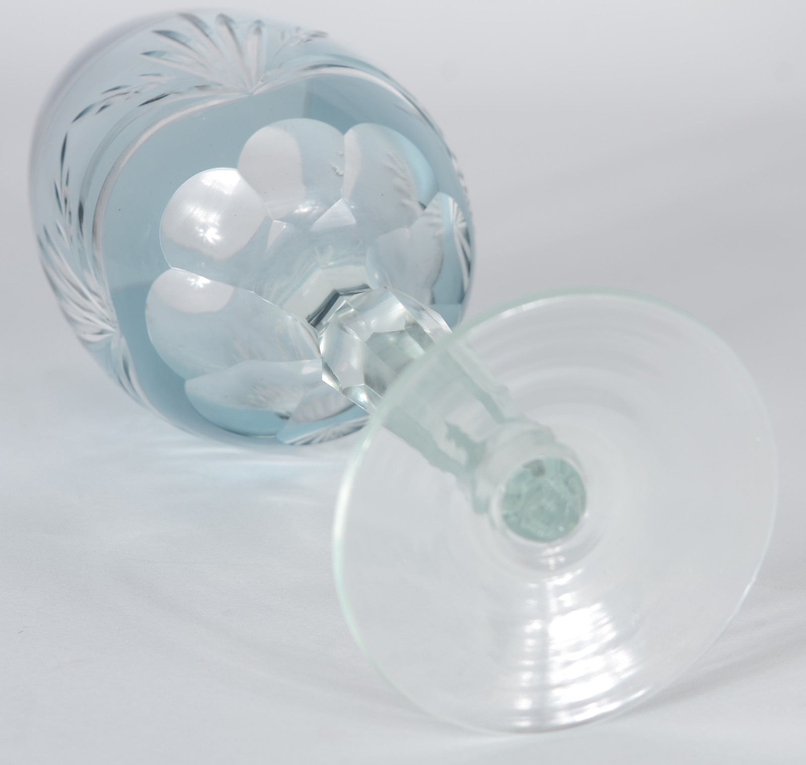 Conjunto com 6 cálices para vinho de cristal doublé lapidado... - foto 3 de 3