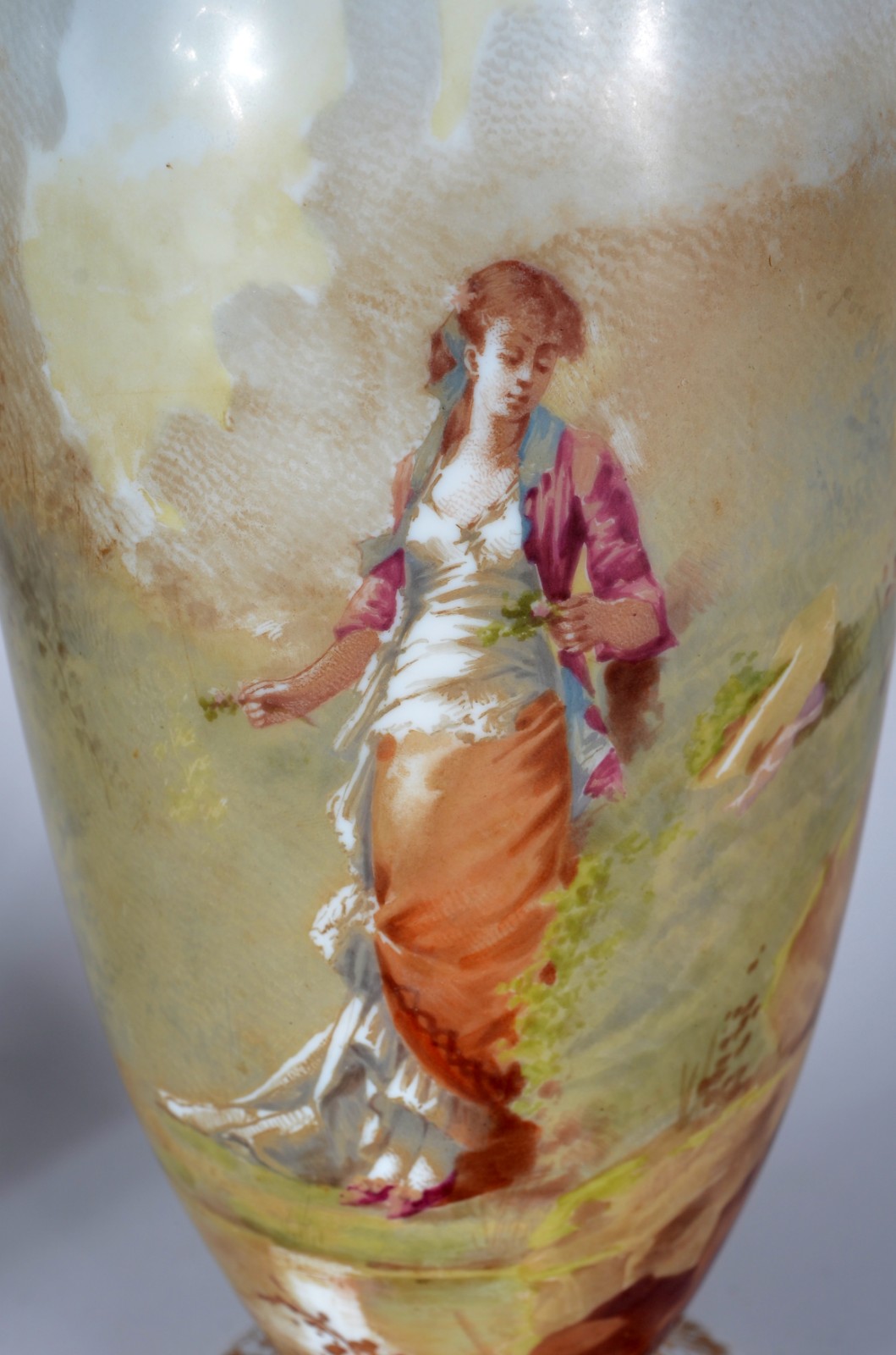 Par de belos e antigos vasos de opalina francesa decorados com... - foto 2 de 9