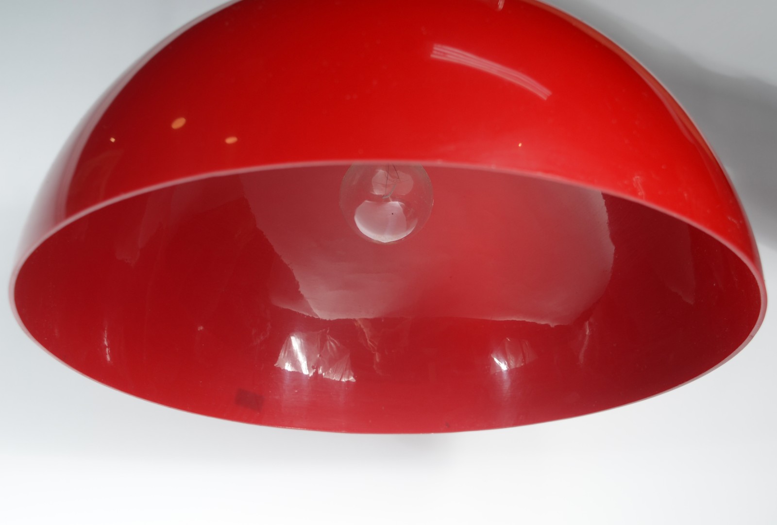 Lanterna de teto de acrílico vermelho. Anos 70. - foto 2 de 2