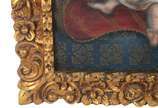 Escola Cusquenha (1538), Madona com menino - Óleo sobre tela. Moldura com rico trabalho de entalhe e douração.