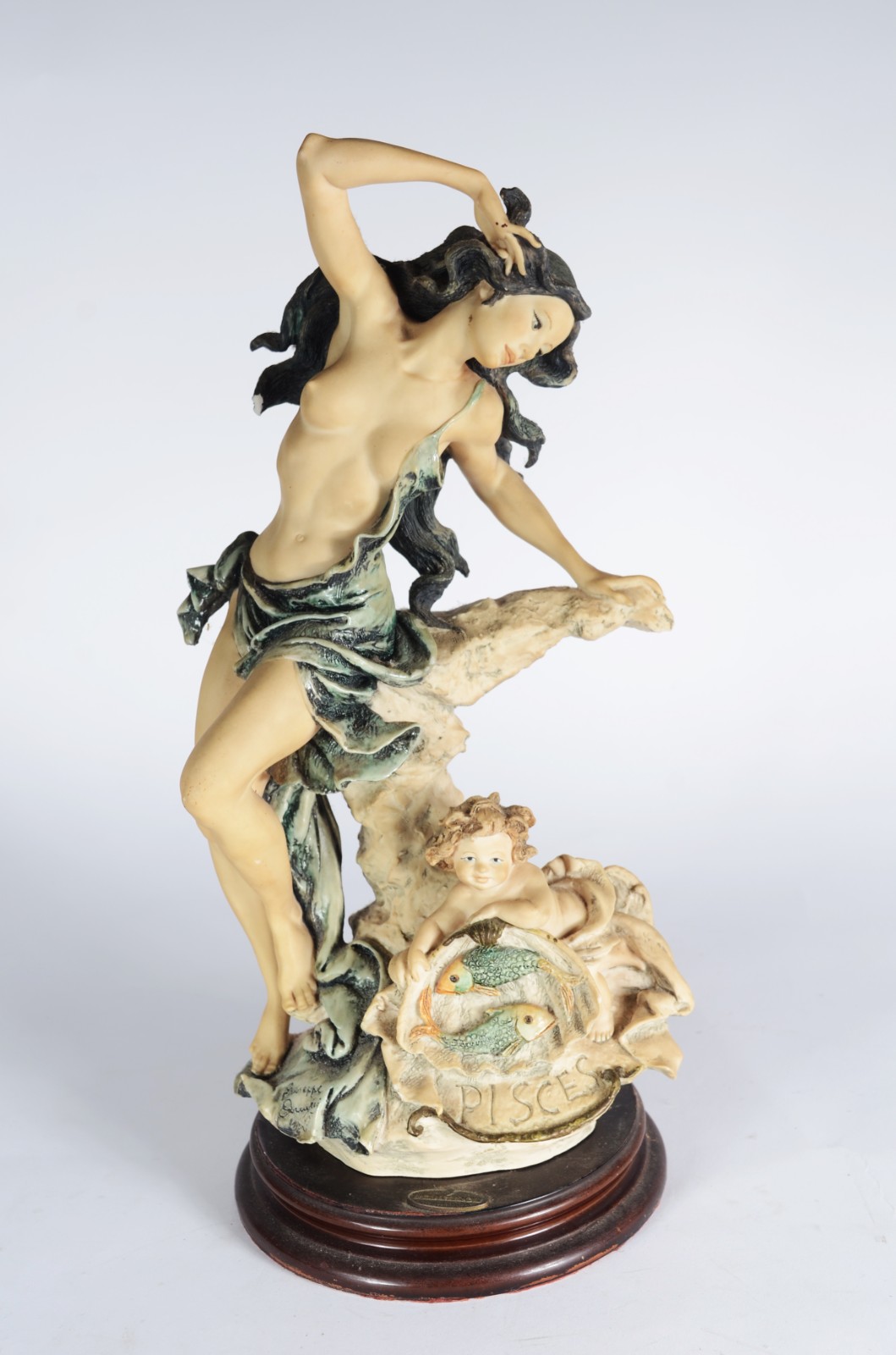 Escultura de resina italiana policromada representando figura... - foto 1 de 11