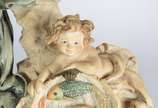 Escultura de resina italiana policromada repres... - Escultura de resina italiana policromada representando figura feminina com criança e peixes, assinada, Giuseppe Armani, edição limitada 375/5000...