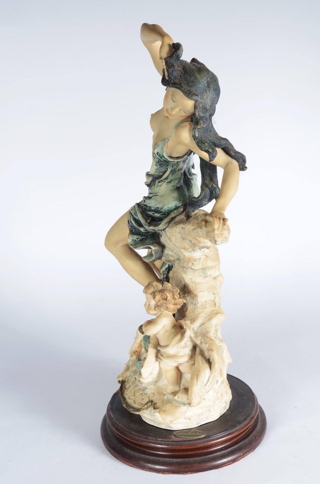 Escultura de resina italiana policromada representando figura... - foto 6 de 11