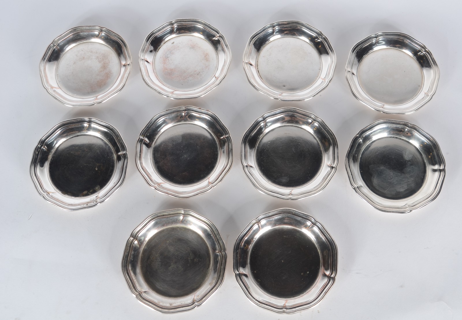 Diversas peças de metal prateado, sendo: seis taças para sorvete, 10... - foto 3 de 10