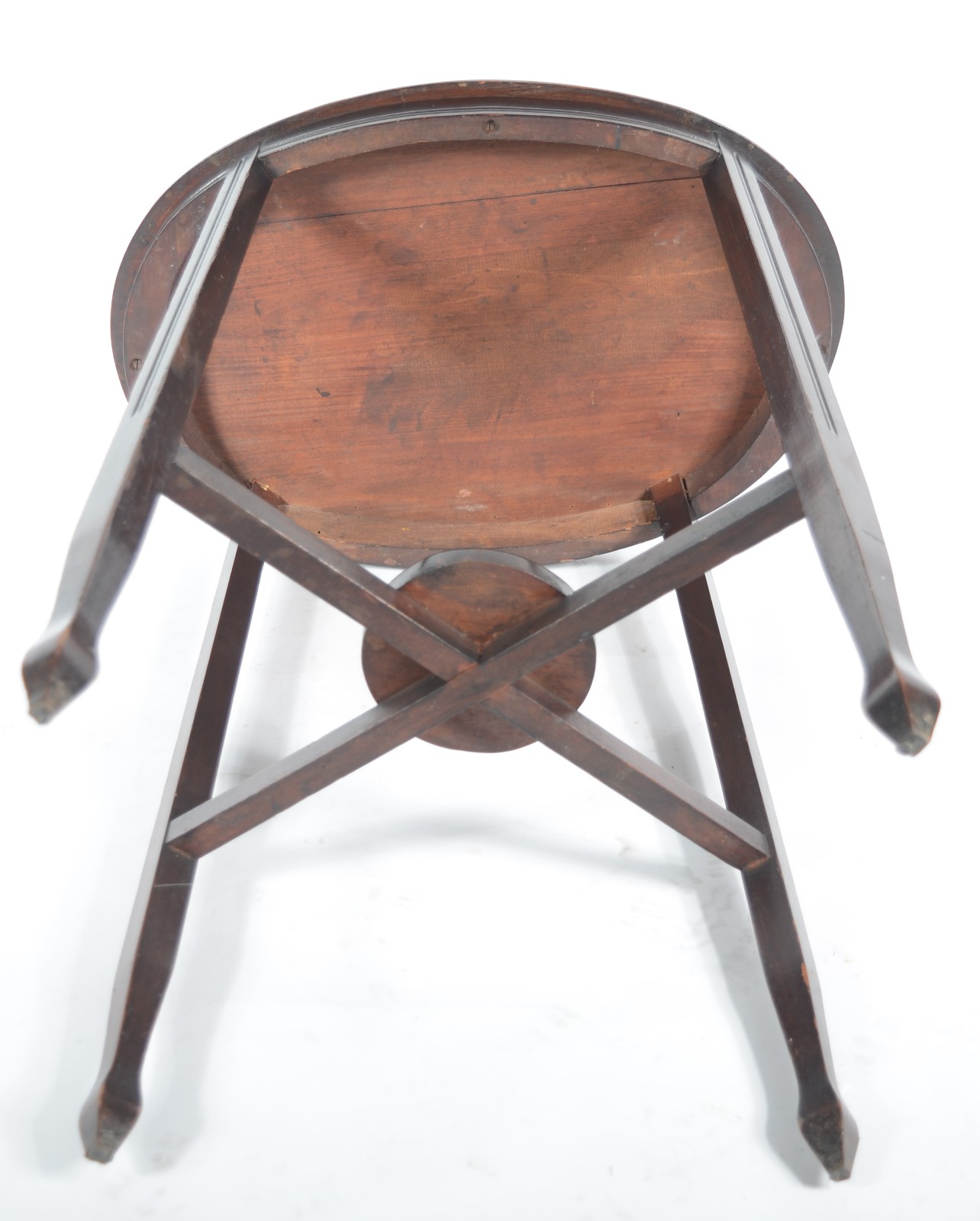 Mesa auxiliar de madeira nobre, feitio oval com quatro pernas retas... - foto 5 de 5