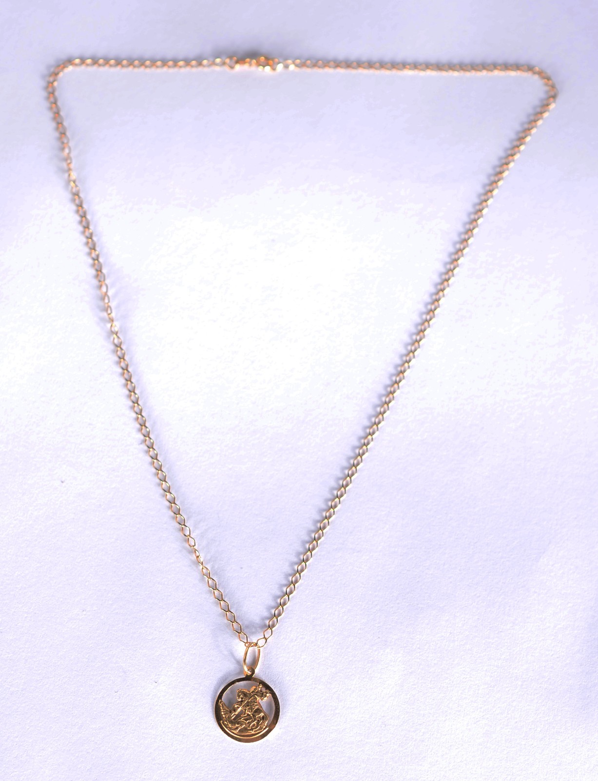 Colar com pendente de São Jorge de ouro 18 k., contraste 750 mls... - foto 2 de 6