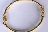 Pulseira de ouro 18 k,. com pequenos elos later... - Pulseira de ouro 18 k,. com pequenos elos laterais e mini brilhantes. (Por motivos de segurança a peça não se encontra na loja).