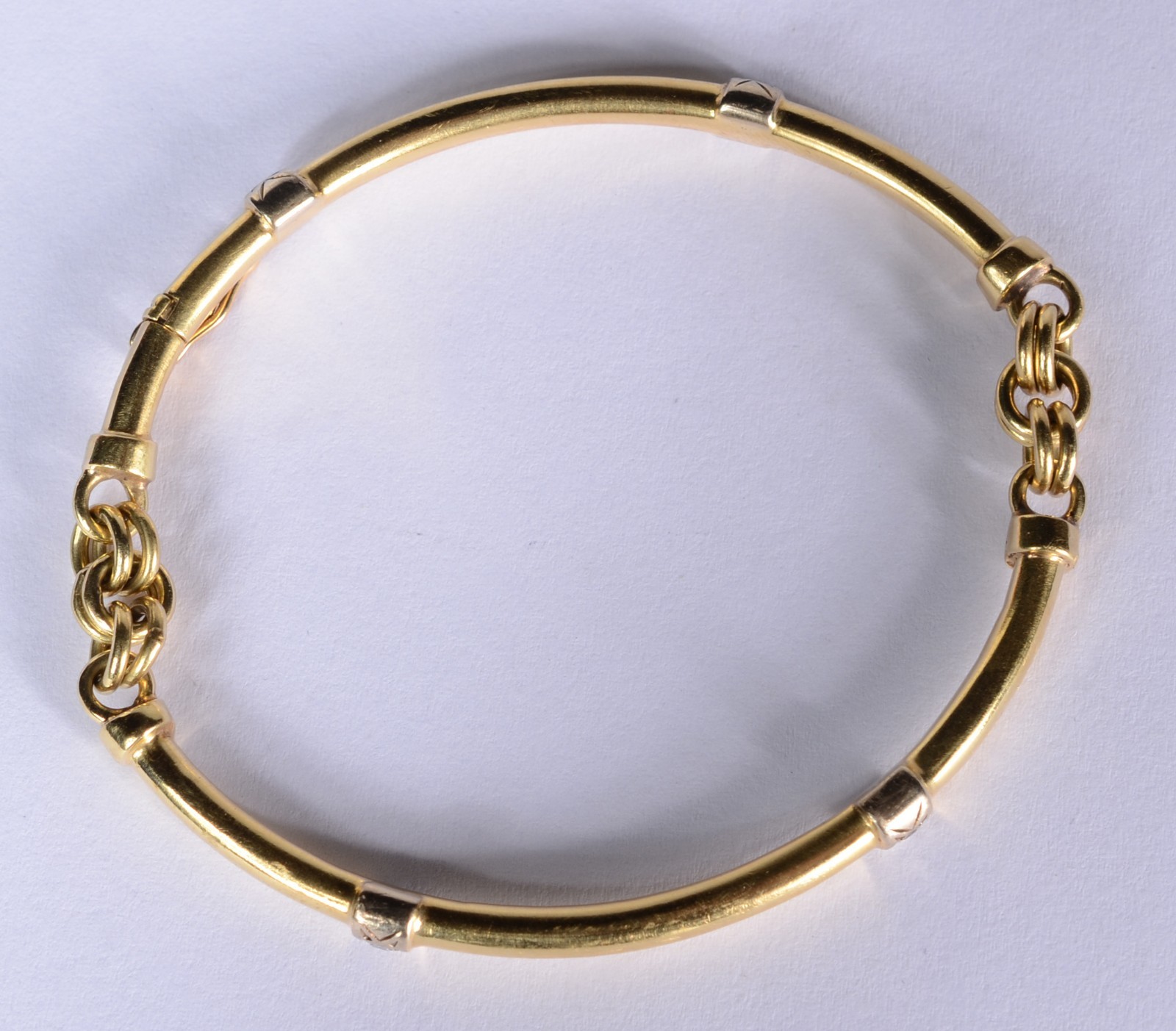 Pulseira de ouro 18 k,. com pequenos elos laterais e mini brilhantes... - foto 1 de 4