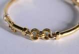 Pulseira de ouro 18 k,. com pequenos elos later... - Pulseira de ouro 18 k,. com pequenos elos laterais e mini brilhantes. (Por motivos de segurança a peça não se encontra na loja).