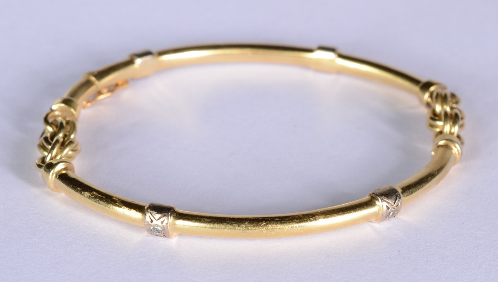 Pulseira de ouro 18 k,. com pequenos elos laterais e mini brilhantes... - foto 4 de 4