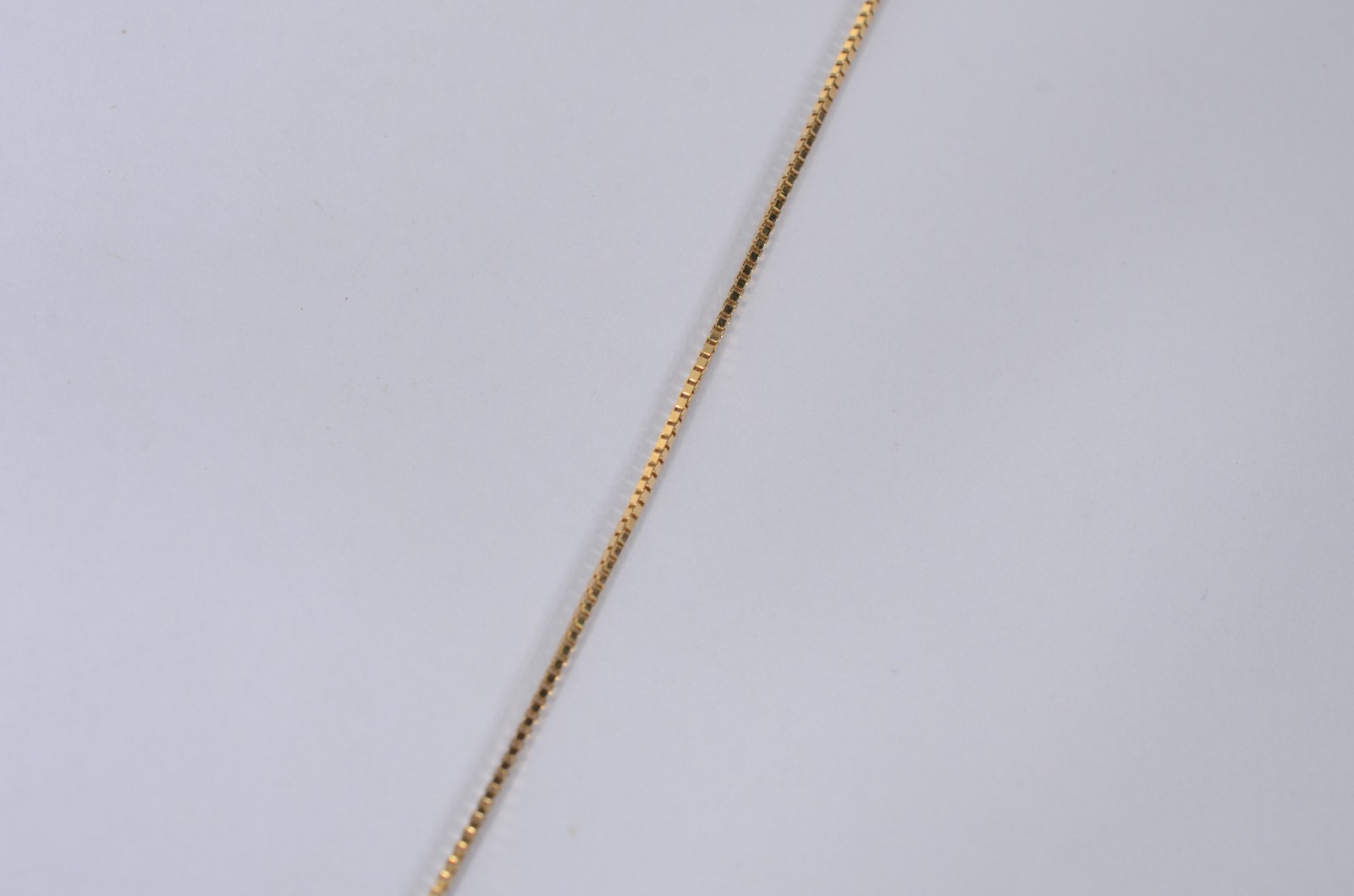 Colar com pendente feitio peixe de ouro 18 k., contraste 750 mls... - foto 5 de 6