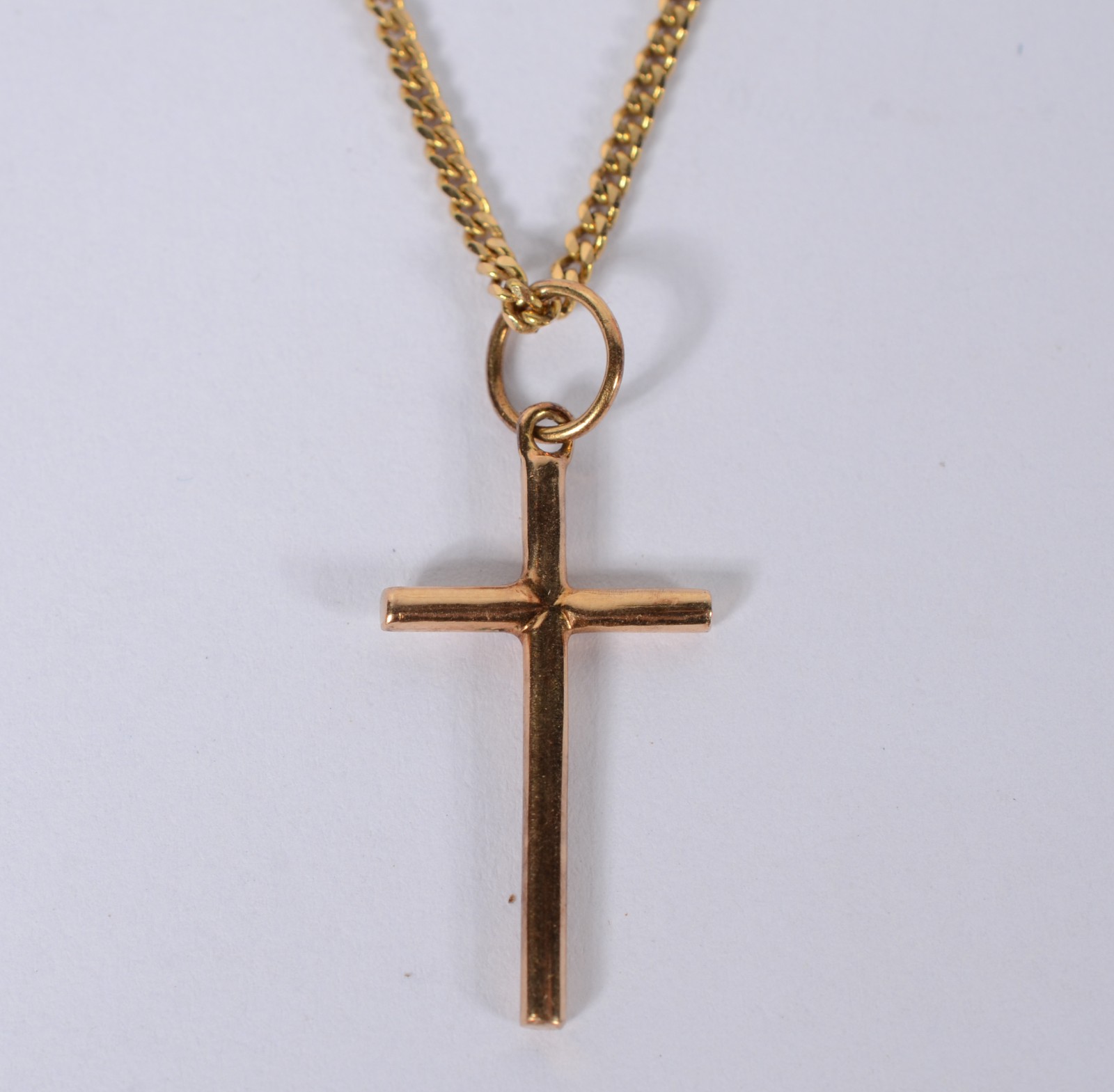 Colar com crucifixo de ouro 18 k., contraste 750 mls. (Por motivos de... - foto 2 de 5