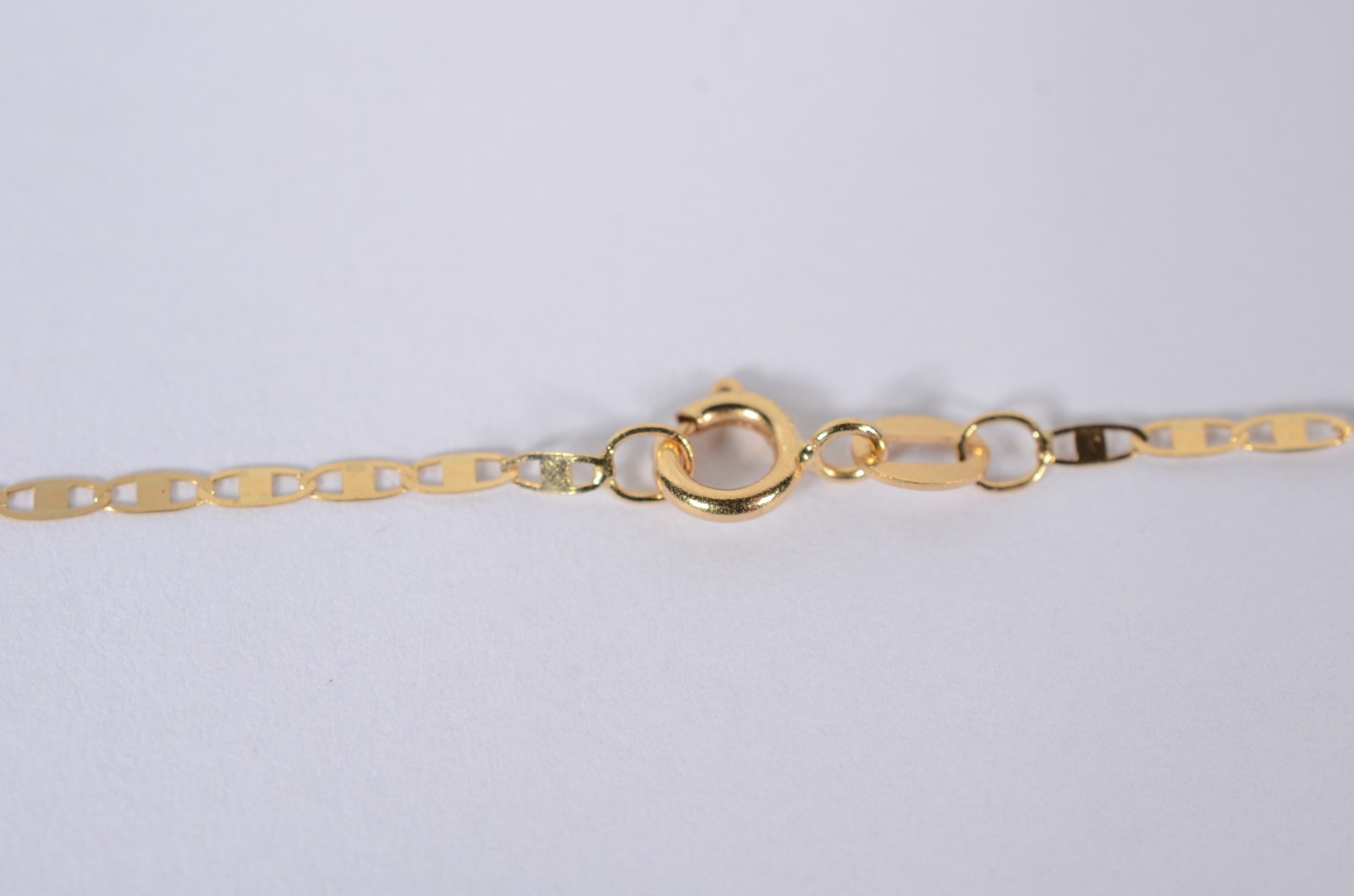 Colar com pendente "número 13" de ouro 18 k., contraste 750 mls. (Por... - foto 3 de 5