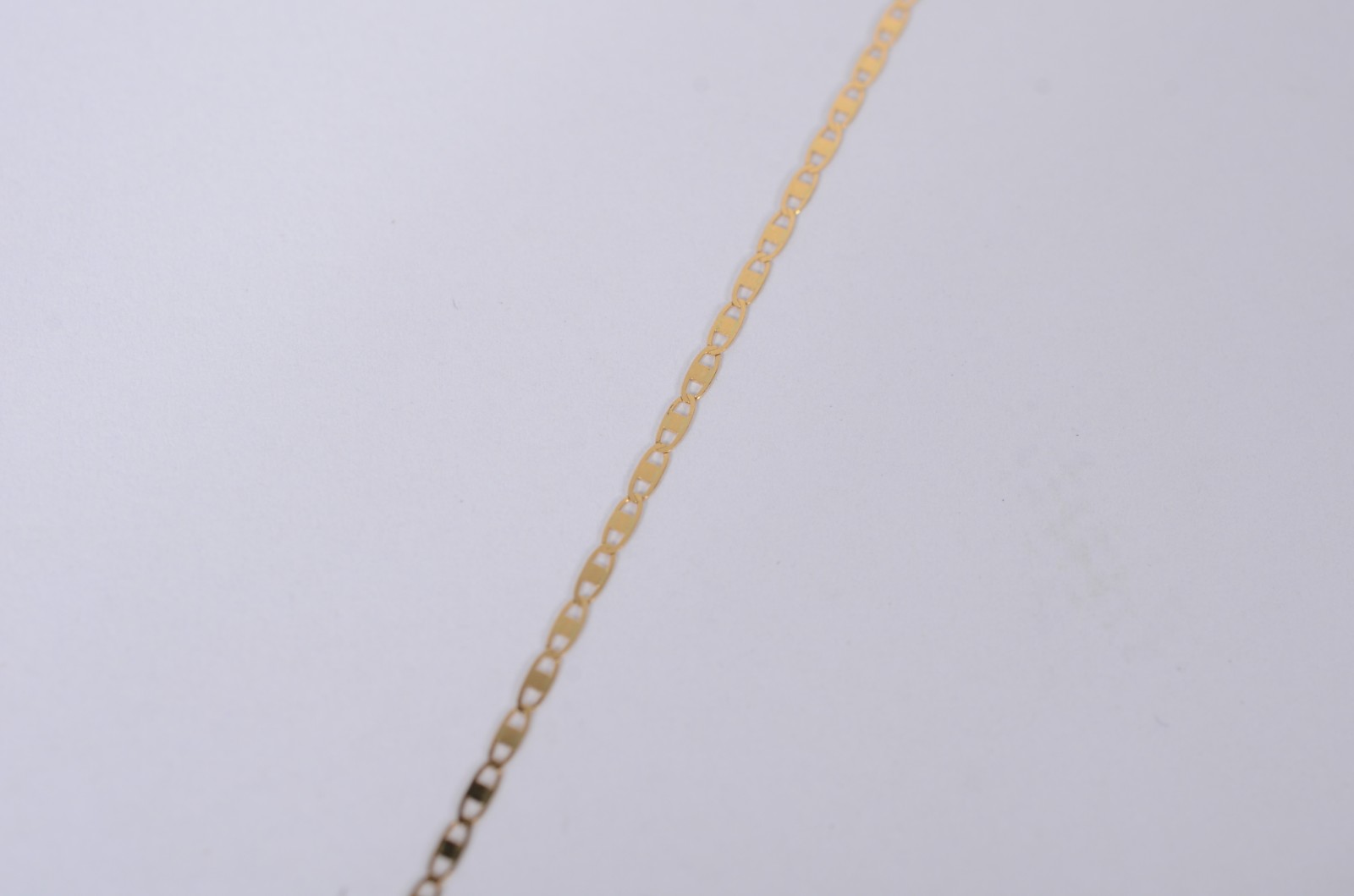 Colar com pendente "número 13" de ouro 18 k., contraste 750 mls. (Por... - foto 4 de 5