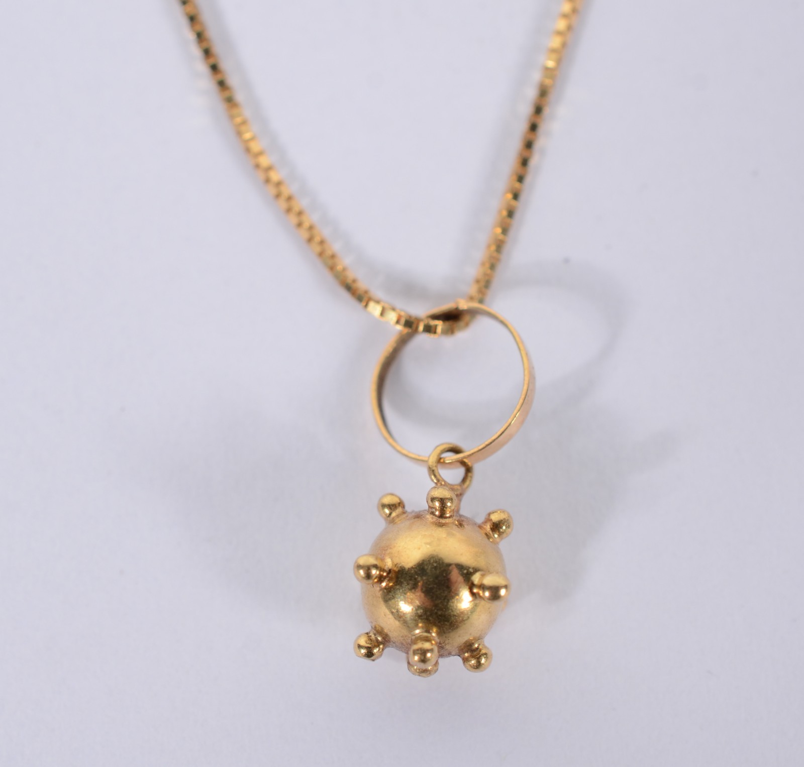 Pulseira com pendente de ouro 18 k., contraste 750 mls. (Por motivos... - foto 1 de 3